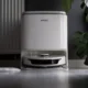 Robot sprzątający HYGSE Smart2 ze stacją dokującą we wnętrzu